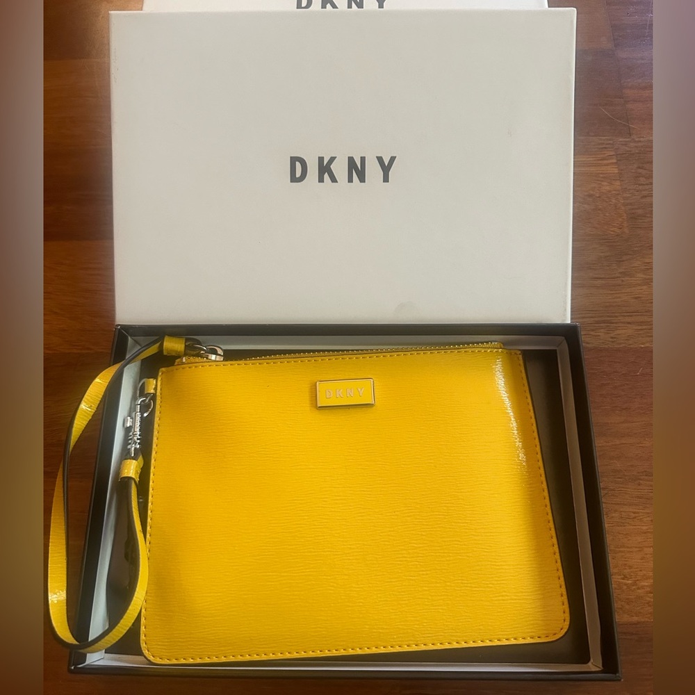 DKNY GIGI WRISTLET YELLOW - NWT